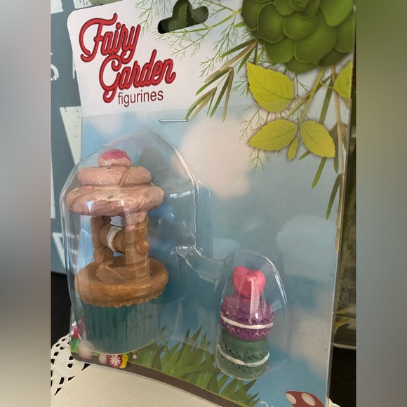 🆕🧚🏻‍♀️ RARE FAIRY GARDEN “WISHING WELL & SWEET TREATS” COLLECTIBLE FIGURINES - Picture 3 of 5